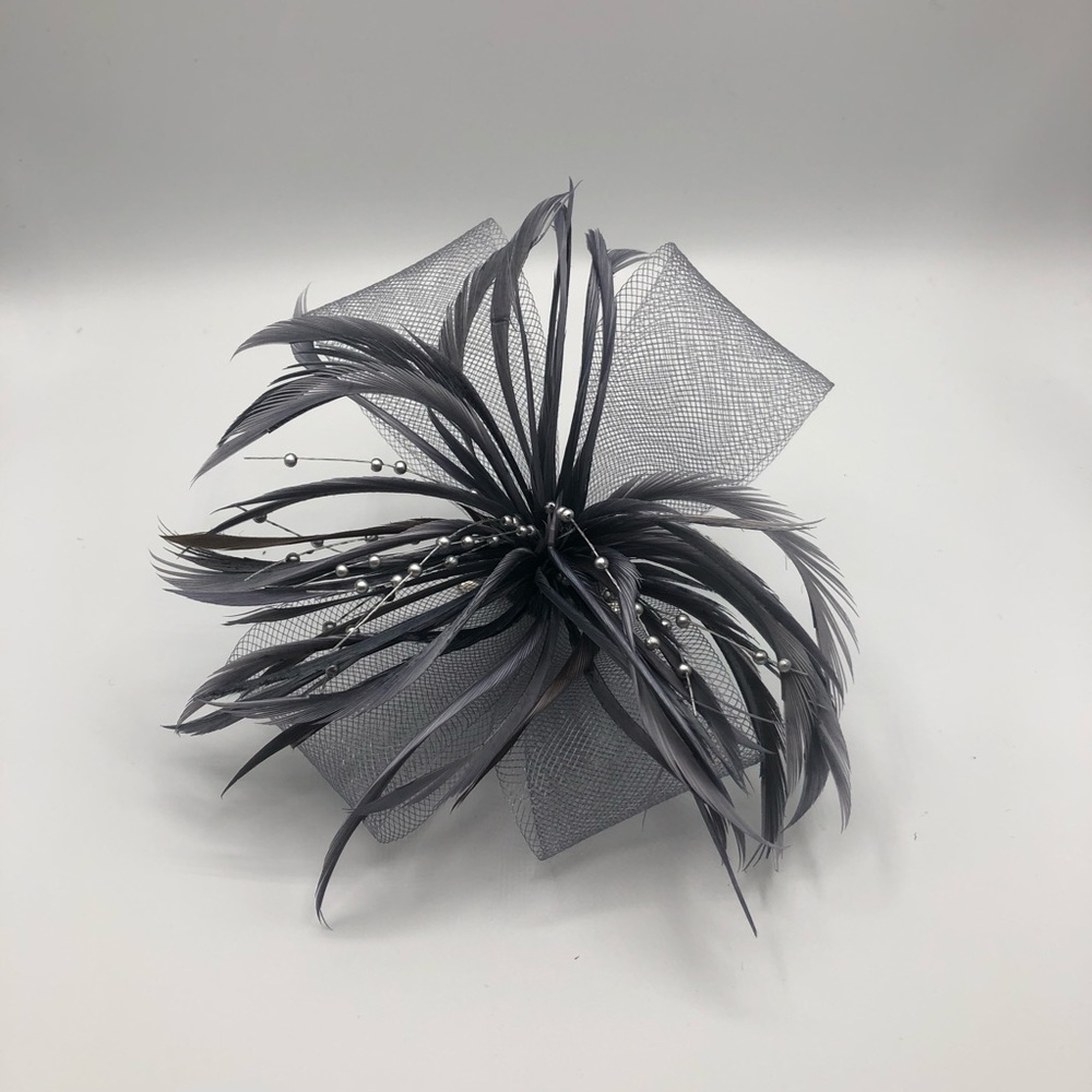 **VINTAGE** GREY/BLUE FASCINATOR / PIN /BROACH